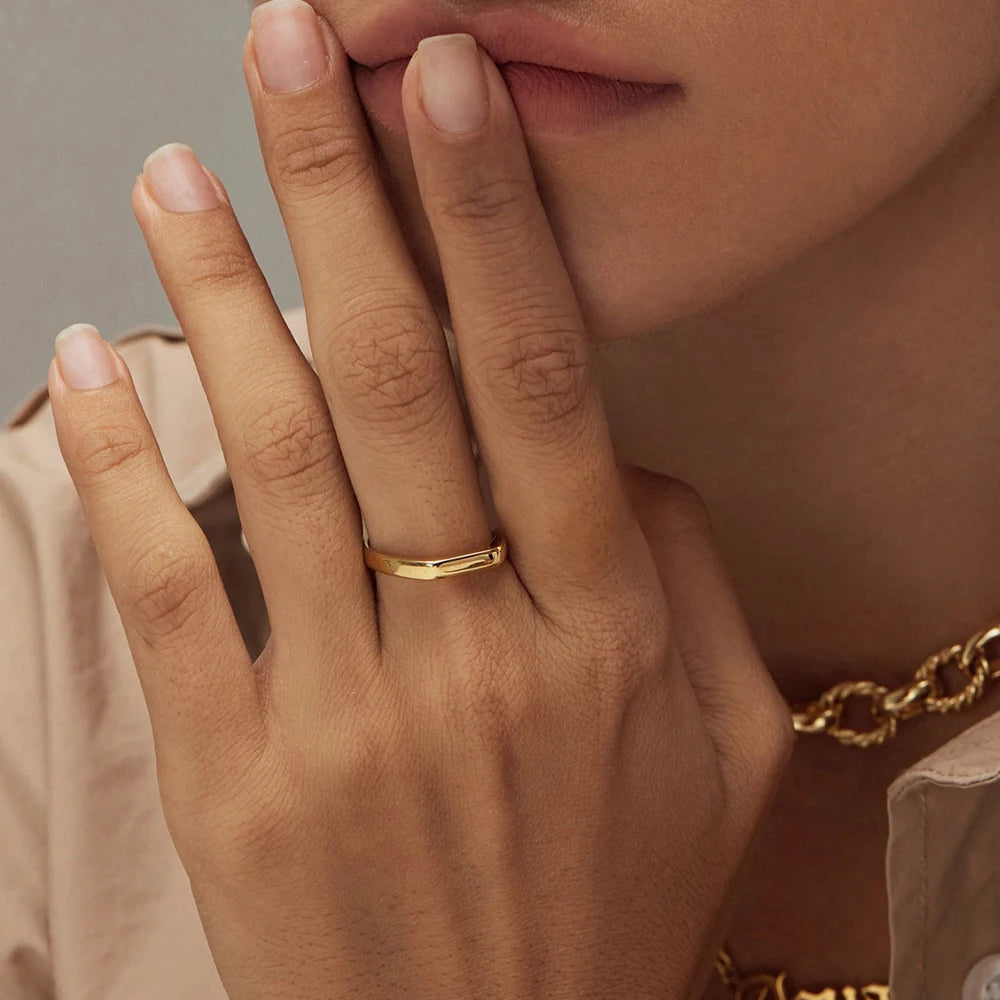 Simple and classic horizontal strip ring