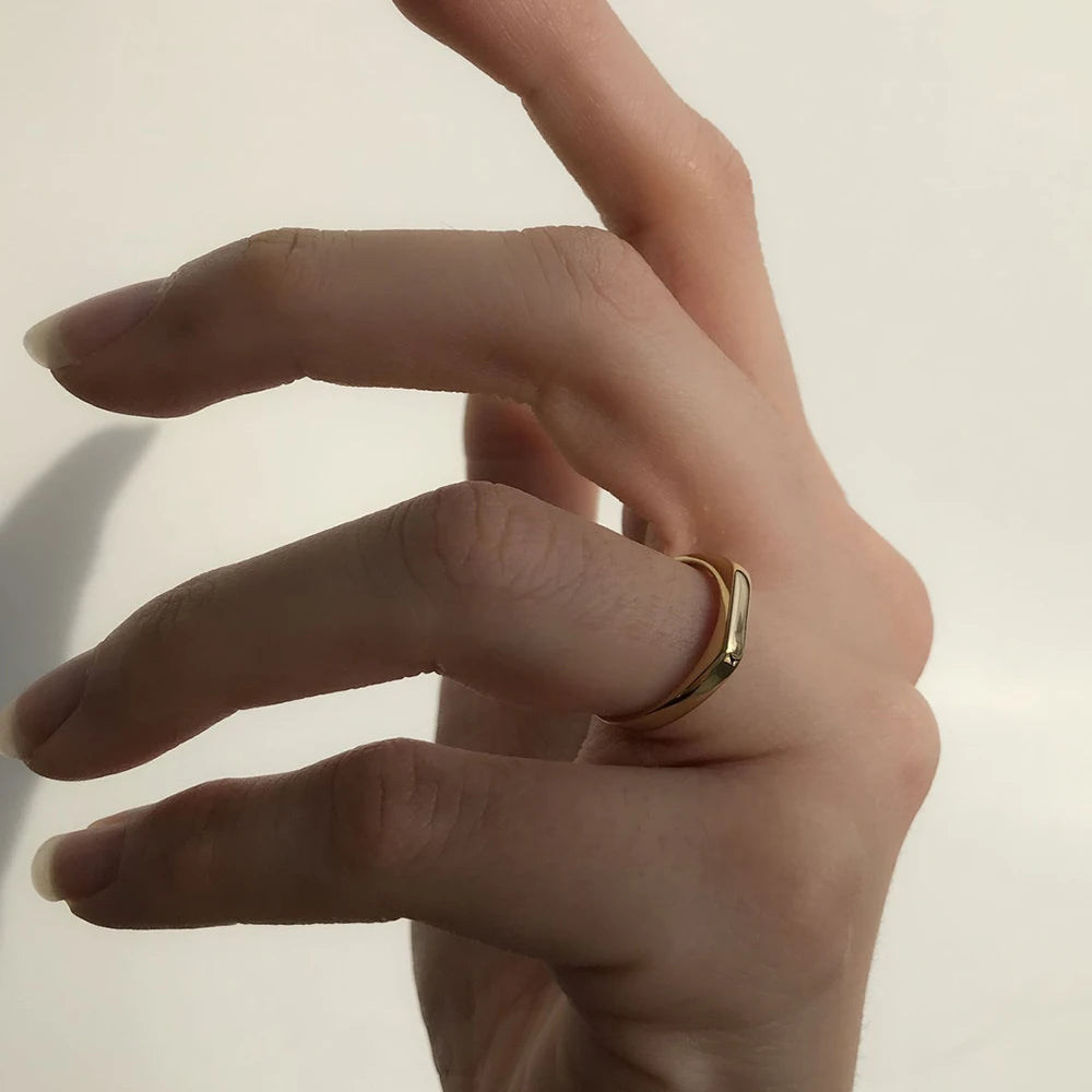 Simple and classic horizontal strip ring
