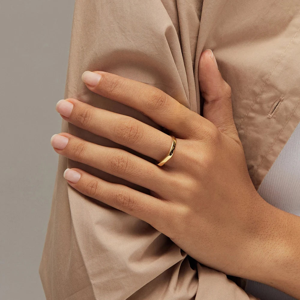 Simple and classic horizontal strip ring