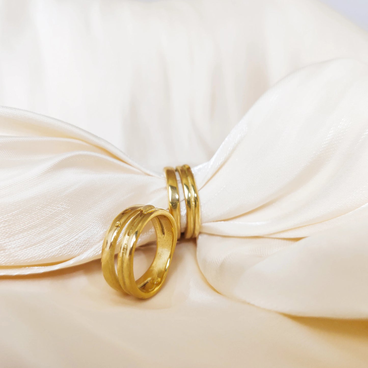 Elegant gold and silver color multilayer line ring