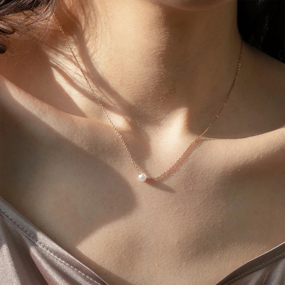Faux Pearl Pendant Choker