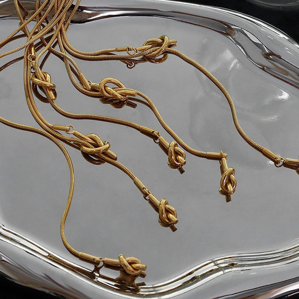 Long Y-shaped necklace with cross knot
