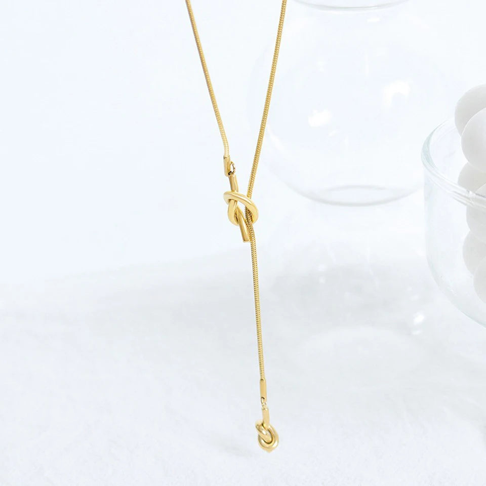 Long Y-shaped necklace with cross knot