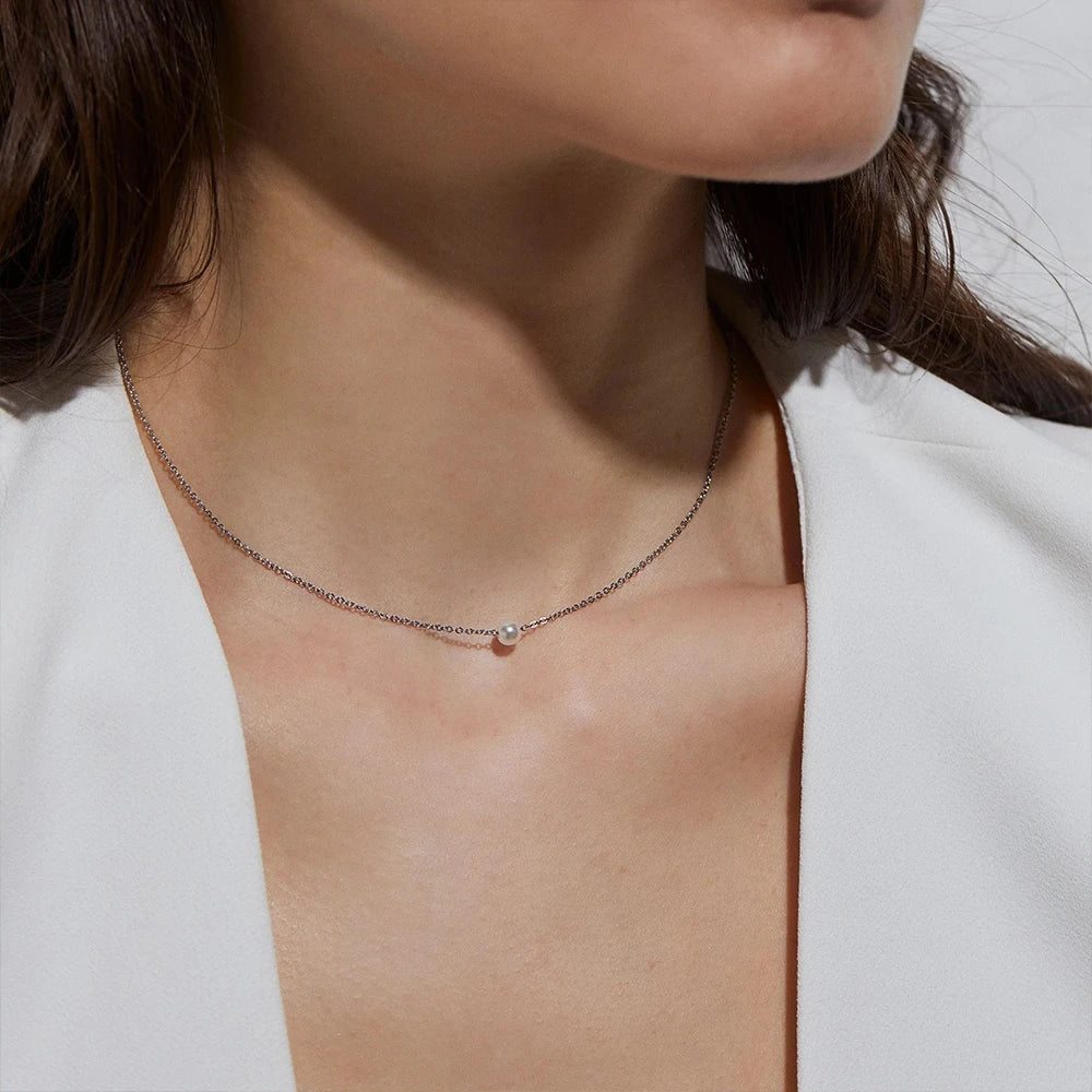 Faux Pearl Pendant Choker