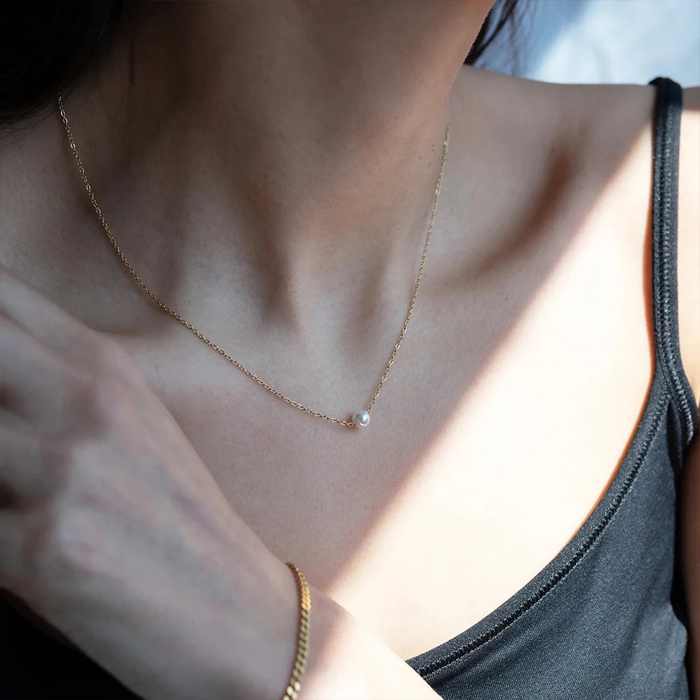 Faux Pearl Pendant Choker