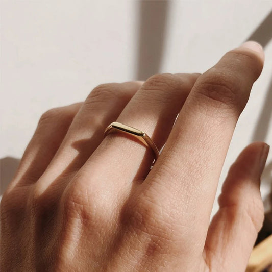 Simple and classic horizontal strip ring