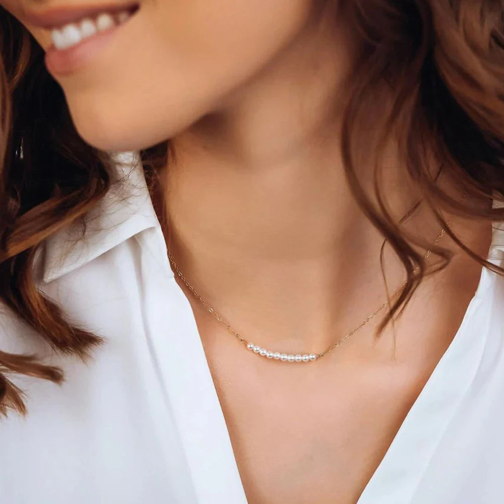 Women's gold necklace with imitation pearl pendant