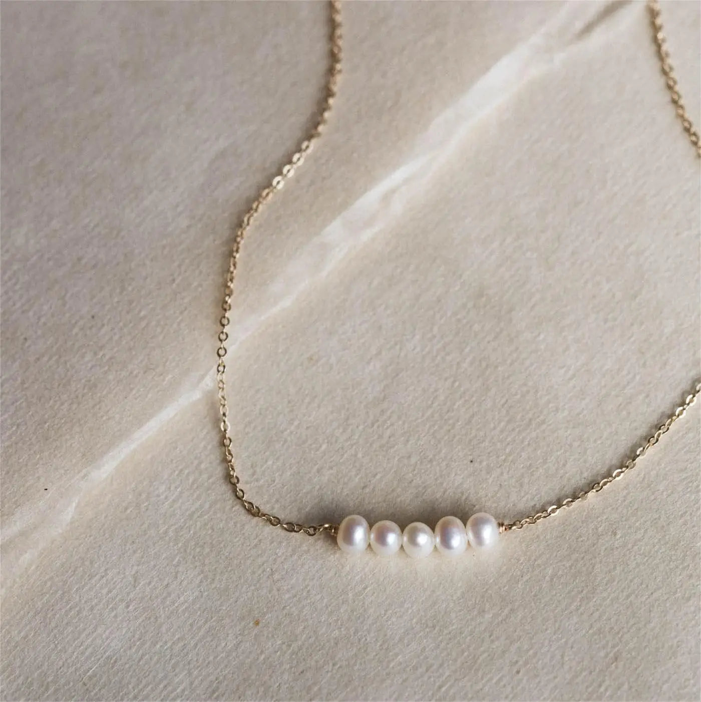 Women's gold necklace with imitation pearl pendant