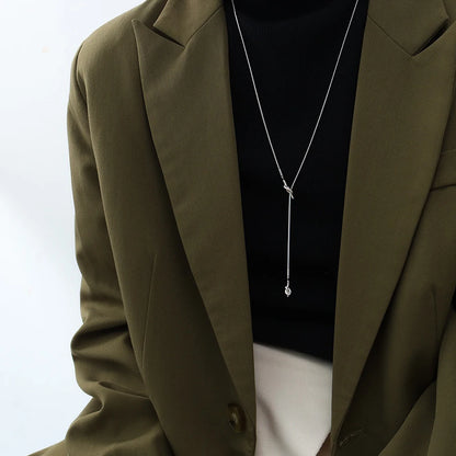Long Y-shaped necklace with cross knot