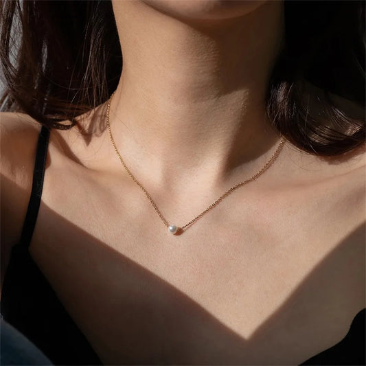 Faux Pearl Pendant Choker