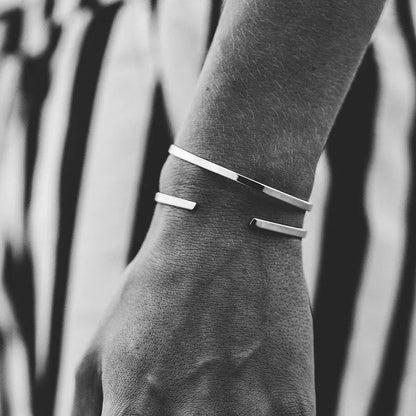 Unisex Platinum Bracelet for Men, Lightweight and High Quality.