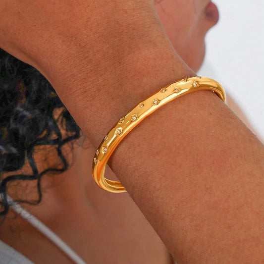 Gold plated titanium bracelet, classic and modern style
