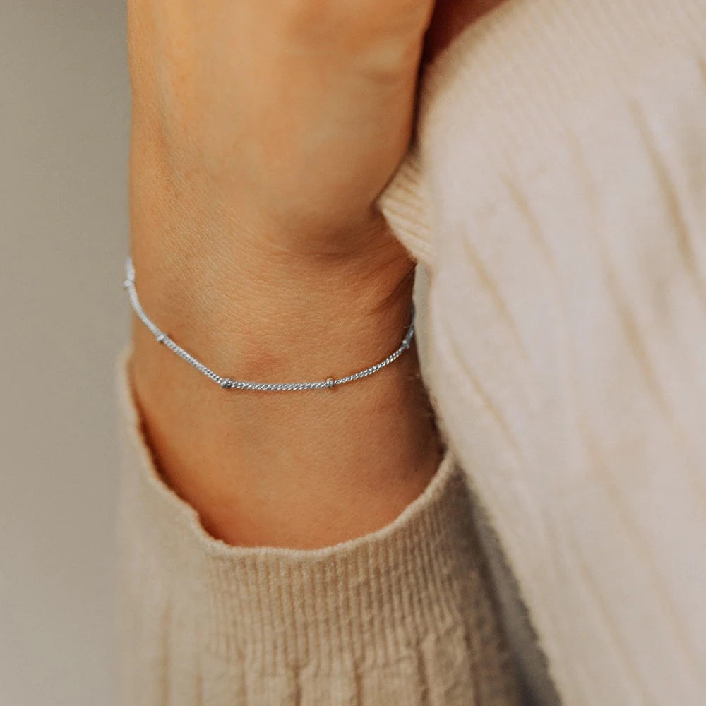 Simple and Delicate Beaded Bracelet