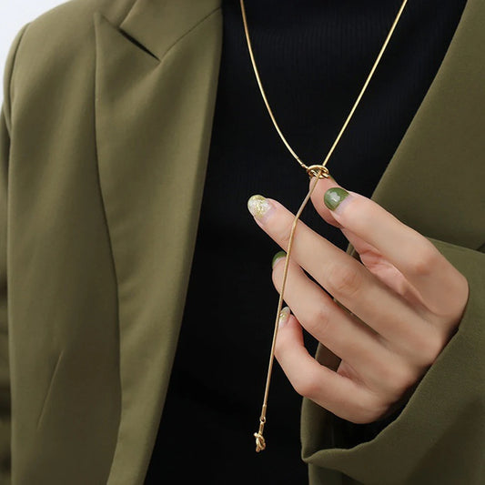 Long Y-shaped necklace with cross knot
