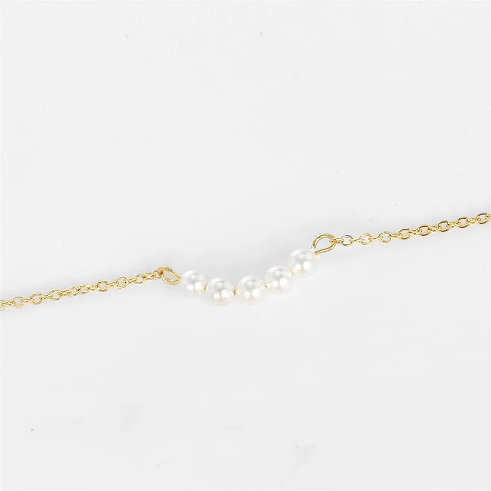 Women's gold necklace with imitation pearl pendant